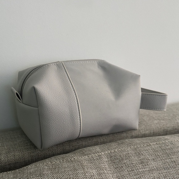 Other - Stylish Gray Toiletry Bag